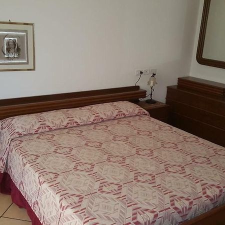Casa Angela Lejlighed Colà Eksteriør billede